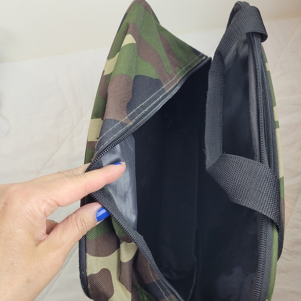 Rockland Small Carryon Travel Bag Green Camo Outside Zip Pockets Shoulder Strap - Picture 2 of 10